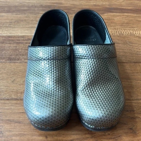 Dansko Professional Leather Clog Comfort Shoe in Sage Honeycomb Metallic Texture - Picture 5 of 13